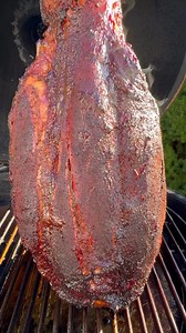 A beef shank done by Hooked on BBQ, checkout how he did it below! ............................................................. This cook will take about 5-6 hours so plan ahead. I setup my grill for 250 degrees indirect heat. While the grill was warming up prep the beef shank. This is simple..use a binder and your favorite seasoning. Go heavy on the seasoning as this is a big piece of meat. ⁣ ⁣ Let that oak wood work its magic to develop some great color on that beef shank. Once the bark sets l