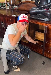 Not two but THREE amazing thrift store finds in Las Vegas. I love tresure hunting. #thrift #antique #antiquemall #shopping #tresure #lasvegas #thrifting | Tony H