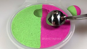 Satisfying Kinetic Sand scooping with forward and reverse action. | Sand.tagious