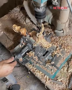 Carve a piece of wood into a smoking pipe | VieLax