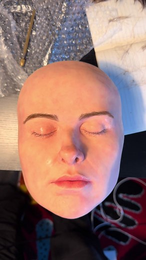 Testing REM sleep facial movements on my latest animatronic sculpture. The goal was to capture those tiny, unconscious twitches that happen when someone drifts into deep sleep subtle, lifelike, and slightly unsettling. Still refining the motion range and softness, but it’s getting closer to that real REM rhythm. #animatronic #practicaleffects #hyperrealism #specialeffectsmakeup #sculpture