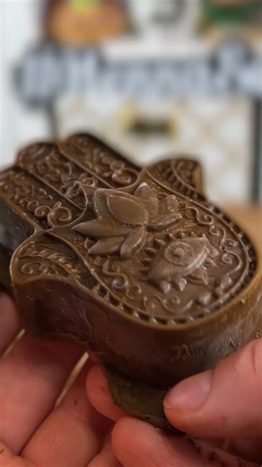 A sneak peek at how you can make your own DIY Henna Gloss Bars for a deep conditioning treatment that strengthens hair strands. This recipe is also really good for saving henna and Ayurvedic hair mask leftovers. Watch the whole video via the link in our story. #henna #naturalhenna #hennahair #hennasooq #hennapowder #hennagloss #ayurvedichaircare #haircare | Henna Sooq | Facebook