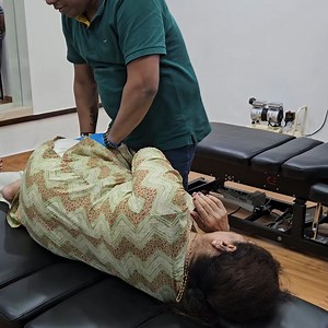 20K views · 415 reactions | Old Woman Treatment By Dr Rajneesh Kant #rajneeshkant #drkant #chiropractor #care #pain #treatment #model #bhojpuri #nature #naturaltreatment #backtonatute #clinic #chiropractic #chiropracticcare #massage #fullbody #lifewithoutoutpain #painfree #life | Dr.Rajneesh Kant | Facebook