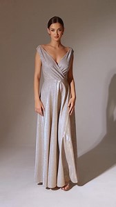 Poczuj się jak prawdziwa księżniczka w sukience Cindy! Karnawał zbliża się wielkimi krokami, a z nim niezliczone bale, imprezy i niezapomniane chwile. Zaskocz wszystkich swoją elegancją i kobiecością w sukience Cindy. 🌟 Sukienka na studniówkę Sukienka maxi Sukienka balowa | MODLISHKA