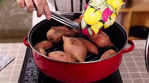 Roasting Pan, Speckled Finish Household Non Stick, BBQ Pot Roast Pan With Lid for Roasted, Iron Cover Sweet Potatoes Chestnuts (Iron Cover 26cm)