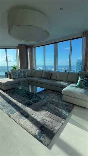 The only true penthouse in the building, this home offers 360° views of Biscayne Bay, Miami Beach, and the Miami skyline from the 47th floor. 🌊🌆 Learn more about this luxurious penthouse for sale: link in bio 👈 #miamipenthouse #miamirealestate