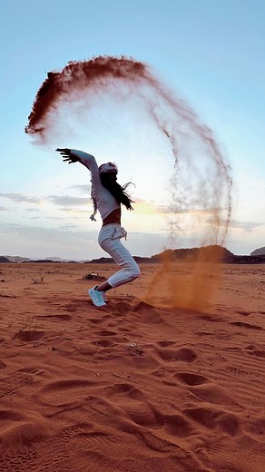 Discover the awe-inspiring “Lost City” of Petra, Jordan, a UNESCO World Heritage Site and one of the Seven Wonders of the World! Despite the scorching desert summers, visiting Petra is still possible with proper planning. Let us guide you through an unforgettable summer excursion to this magnificent archaeological marvel. 🏛️ WHAT IS PETRA? Petra, an ancient city carved into sandstone mountains. Highlights include the breathtaking Treasury, the Monastery, and the Royal Tombs. Opt for a guided to