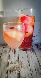 Raspberry Nectarine Sangria {Sweet Sangria Recipe}