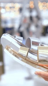 Les mains des femmes comparent les : vidéo de stock (100 % libre de droit) 3991906261 | Shutterstock