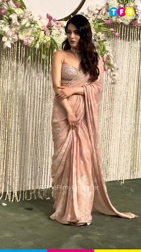 Radhika Madan graces Ira Khan’s reception with timeless elegance, stealing the spotlight in a stunning saree. 😍 . . #RadhikaMadan #radhikamadanfc #radhikamadanfans #IraKhan #NupurShikhare #TheFilmyReporter #FilmyReporter #TFR #TFRBuzz #TFRIndia #Bollywood #Actress | The Filmy Reporter