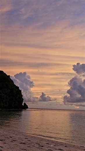 Beautiful life, beautiful day with great sunset. Please follow Rm Quinia Lobaton for more amazing videos. #coachRM | Your Boracay Guide | Facebook