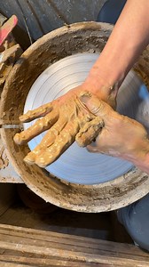 9.3K views · 33 reactions | #도자기 #물레＃陶芸＃陶器＃電気モレ＃韓国陶芸家 #clay #ceramic #clay #pottery #teaware #Korean_Ceramic | Leedongkoo | Facebook