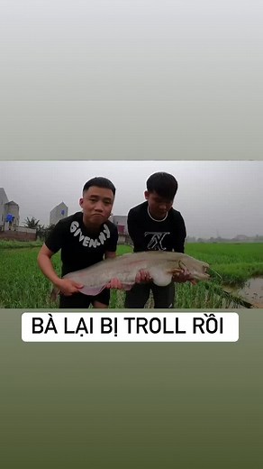 Suýt thì không bắt được 🤣 | Bà Tân Vlog