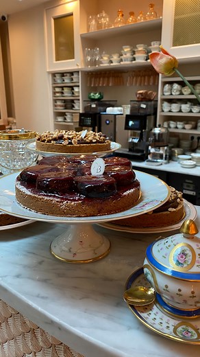 18 reactions | A few sweet gems from Paris to start your week. All on my Food Guides at MadAboutMacarons ! ❤️ #parisfoodblog #parisfood #sweetparis #parisfoodguide | Jill Colonna - Mad About Macarons Paris | Facebook