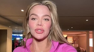 Khloe Kardashian flashes her abs while doing intense morning workout in the gym