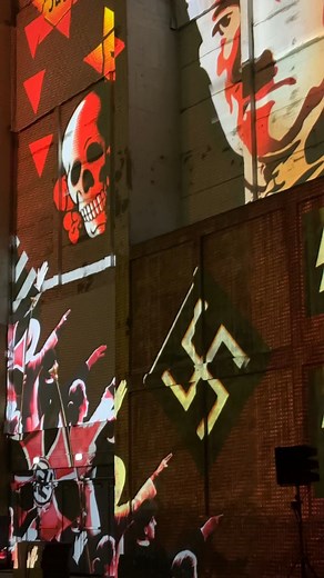 "Memory of Failures", c'est une création monumentale signée Rémi Soyez. Visible dans le Hall AP2 du FRAC Grand Large, cette œuvre immersive nous montre comment la montée au pouvoir des Extrêmes a mené à la Seconde Guerre Mondiale. 🎥 Cette projection inédite et gratuite a lieu dans le cadre du Vidéo Mapping Festival 2025, et des commémorations Memory pour les 80 ans de la Libération de Dunkerque. On vous conseille vivement de ne pas louper ça ! 📍 Hall AP2 - FRAC Grand Large 📅 De 9h à 22h, du 2