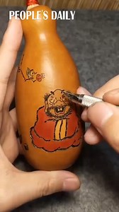 In China, the gourd, sharing a similar pronunciation as Fu Lu 福禄, symbolizes fortune and wealth, making it a widely loved decoration. Through burning and painting, the traditional craft of gourd pyrography gives the plant more vitality. #AmazingChina | People's Daily, China