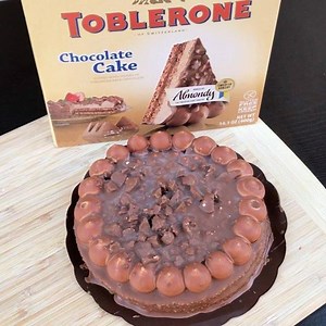 31K views · 557 reactions | TOBLERONE CAKE  | Layers of almond cake with ice cream, all bathed in Toblerone chocolate 襤 | Toblerone | The Succulent Bite | Facebook