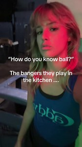 Lesbian lapdance highlights: big-booty kitchen bangers