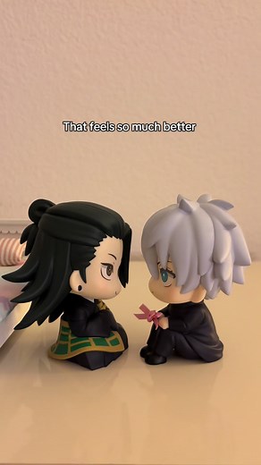 Gojo ayuda a Geto con un lazo