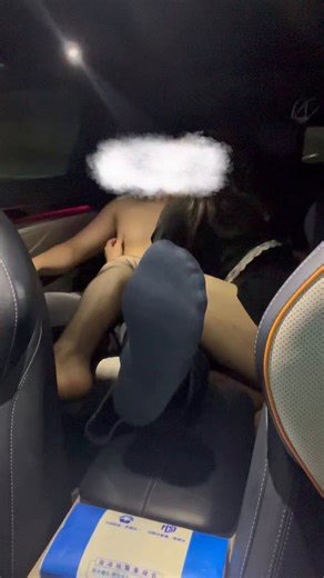 RT @0533cdzibo: 最爱的1️⃣个zn刚刚退役稍微有点发福，相比腹肌我更喜欢这种肉壮的，接吻起来真的很舒服，还没脱裤子就看到🐔举得高高的了，一拖裤子直接弹出来了，而且🦶得味道很好闻🧦闷了一天也都发亮了。