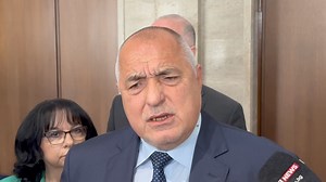 ❗️Винаги съм слагал държавата пред партията! Много исках да има правителство и заради това избрахме преговорен екип, който близо 20 дни преговаряше по всички точки. 📌 От ГЕРБ никой не искаше да преговаря с тях, защото по време на преговорите се изсипаха множество обиди към преговорния екип и към ГЕРБ. В четвъртък и петък се срещнах с лидерите на ПП-ДБ, Асен Василев и Атанас Атанасов, лично аз зачеркнах имената на номинираните от ГЕРБ за министри и предложих състава на Министерския съвет да оста