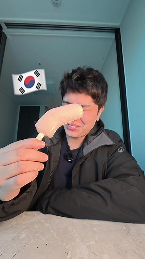 Provando sorvetes na Coreia junto com a @Revolut 🇰🇷 E nessa viagem economizei como nunca! Agora com Revolut eu tenho IOF e Spread ZERO! Crie sua conta pelo meu link na bio pra você também viajar mais barato! *PubliDoHaru