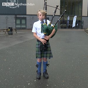 Bha là soirbheachail aig Hamish aig a’ Mhòd Disathairne... a dh' andeoin cho fada 'sa bha am fonn a bh' aige ri chluich! | BBC Naidheachdan
