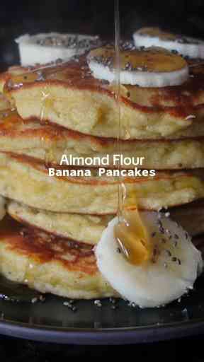 Fluffy & Healthy Almond Flour Banana Pancakes | Easy Gluten-Free Recipe