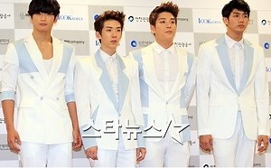 2AM says "I Wonder If You Hurt Like Me" on 'Inkigayo'!