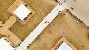 👀 Découvrez les coulisses du Chantilly Classic au côté de Pauline Hamidi, égerie Airbag Hit Air France Equitation 2023. Un évènement phare, organisé par GRANDPRIX ✨ Retrouvez l’intégral du vlog : http://static.grandprix.tv/content/Shows/HI-242f0f25-c243-44e0-8424-183fb04fa05f.mp4 | Grand Prix