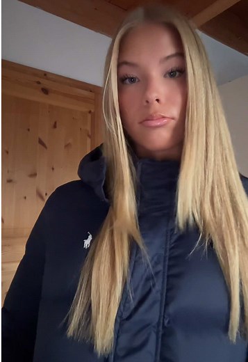 Yara König: Blonde Style Inspiration