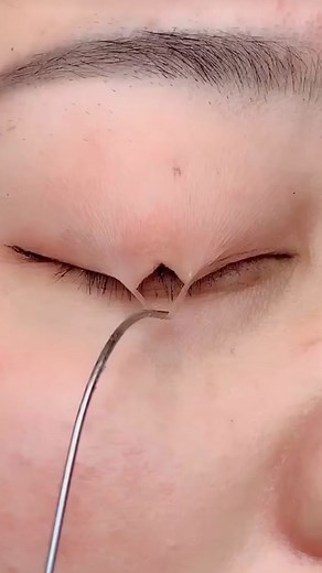 Waterproof Eyelid Glue for Long-Lasting Korean Makeup Looks