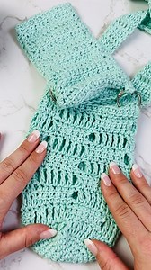 3K views · 28 reactions | Are you making a New Year's resolution to be more hydrated this year? Crochet a Water Bottle Holder + POCKET!! 臨 Free pattern here --> https://www.nickishomemadecrafts.com/crochet-water.../ . . . #crocheter #yarn #crochetaddiction #crochettok #crochettiktok #crochettips #crochetpattern #pocket | Crochet Patterns & Tutorials by Nicki's Homemade Crafts | Facebook