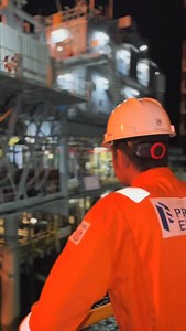 Just another day in oil gas jobs… but underwater 🤿😅 Credit: dirjal #OilGasJobs #WorkOffshore #OffshoreDiver #OffshoreIndustry #OffshoreLife | Oil & Gas Jobs