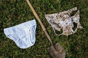 Was Unterwäsche über   Bodenqualität aussagt: Schweizer vergraben 2000 Unterhosen