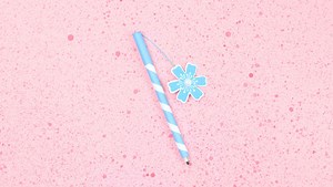 DIY Paper Flower Pen | Pen Decor Idea with Paper | Easy Cute Pen Decoration Craft #paperflowerpen #paperpen #pendecoridea #cutecrafts #backtoschool #schoolcrafts #pencraft #pendecorationideas #diy #cutedecoration #pendecorcraft #diypendecoration #diypencraft | Ezzy Crafts DIY