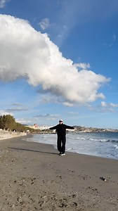 Crete & Libyan Sea (parte a Mediteranei), iubesc deopotrivă marea si Grecia, specialiștii spun ca aici este cea mai calda apa din jurul Europei…🥶Astăzi a bătut vântul insa m-am bucurat de peisajul suprarealist al cerului si am început timid acomodarea pentru a fi pregătită mâine de înot,🥰. Maine veți afla cum este apa, așa ca imi fac curaj….😁😁Sper ca si voi va bucurati de vacanta… #holiday #crete #greece🇬🇷 #libyansea #chanand #antiinflamatory #lifestyle | Cristina Batlan