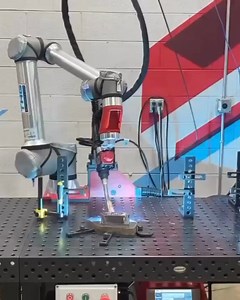 Multi-pass welding with THG Automation 🦾 No need for setting points for each individual weld. You just set the offsets for each pass from the beginning 😎 #weldingautomation #robots | Universal Robots
