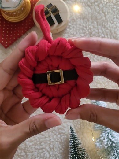 Faça e venda, ou use esse pingente para decorar a sua árvore de natal 😍