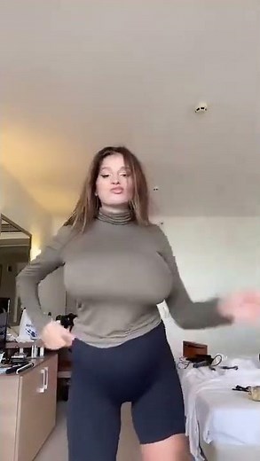 💋 Unexpected Ending 😘🩲🌮 WOW 🔥 Hot TikTok Bust Girl DownBlouse 🔥 💋