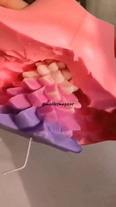 9.7K views · 69 reactions | Aprende a crear moldes de silicona resistentes y reutilizables qué te permitirán producir Manualidsdes perfectas una y otra vez. Nosotras te enseñamos el paso a paso  #moldesmagicos #tusmoldesmagicos #arms #silicone #moldesdesilicona #siliconemold #diy #crafts #mold #moldmaking #moldes #moldesdesilicona #candles #soap #resin #españa #francia #eeuu #perú #mexico #macetas #aretes #resina #joyas #resinauv #resinaepoxica #resinart | Moldes Mágicos | Facebook