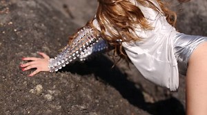 Sexy Girl Dancing Near Slope Rock: Video có sẵn (100% miễn phí bản quyền) 12593531 | Shutterstock