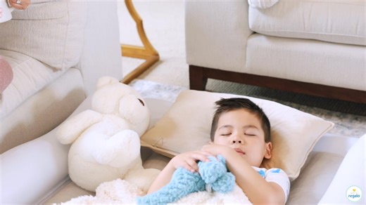 Cuddle up on our Inflatable Toddler Bed! 🧸 . It’s prefect for movie nights in the living room, trips to grandmas, backyard camping, and so much more! . Discover what makes this portable toddler bed so great at https://bit.ly/InflatableToddlerBed. . #RegaloBaby #Regalo #InflatableToddlerBed #ToddlerBed #TravelToddlerBed #PortableToddlerBed #ToddlerEssentials | Regalo Baby