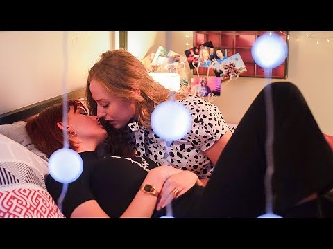 Dirty Talk - Flunk S3 E17 - Lesbian Romance