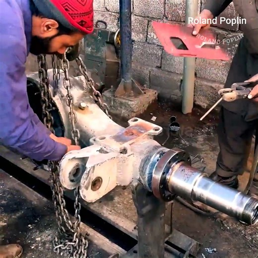 2.4K views · 26 reactions | How to Repair a broken rear wheel axle housing Complete process Truck broken axle tube | Mech Lech | Facebook