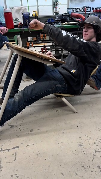 squatting chairs in shop class @🇼🇮🇵🇵🇦1️⃣2️⃣5️⃣ @Adrianna @paxtonguy