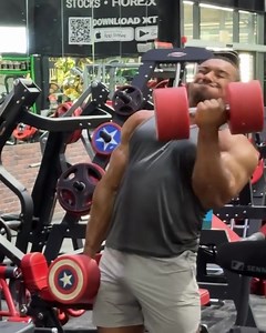 Larry's poor form in his post bodybuilding bulk up training plan criticised on social media.. Good form on dumbells or doesn't matter - thoughts??? | Man Beast Strongman Events