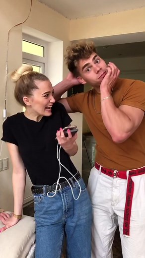 Чья реакция понравилась больше всего? Нашатырь для Коли вошёл в чат inst:@maximmyakov #maxfit