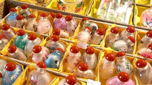 ✨ The Art of Chinese Snuff Bottles ✨ #DidYouKnow: Chinese snuff...